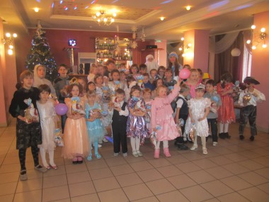 Благодаря доброте взрослых праздник для этих малышей становится еще радостней!