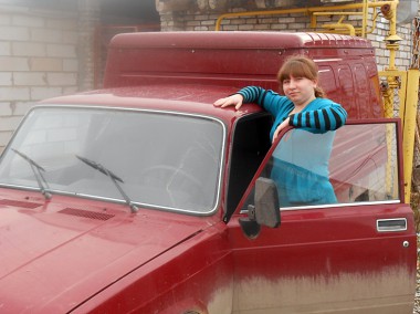 Для автоледи Алены автомобиль – и средство передвижения, и работа. фото автора. «усольская газета»