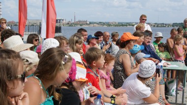 И стар и млад – все с удовольствием и от души принимали участие в конкурсах летнего фестиваля.