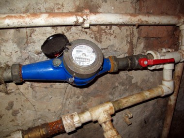 Потребители коммунальных услуг обязаны контролировать деятельность управляющей компании. Фото: ольга юшкова. «усольская газета»