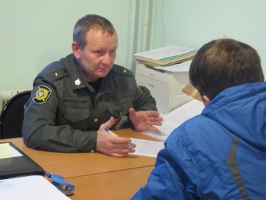 «Служить участковым – не шутки шутить: беду не поправить, а предотвратить», – считает Иван Исаков. Фото автора. «усольская газета»