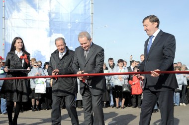 Виктор Басаргин, открывая обход Лобаново: «Сейчас мы ищем возможность ускорить строительство остальных участков трассы». фото: Ирина МОЛОКОТИНА. «усольская газета»