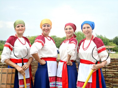 Выступление «орляночек» принимали на «ура». фото автора. «усольская газета»