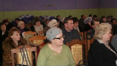 Больше работать с населением