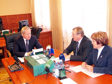 Виктор Басаргин поручил правительству края активней работать над доходной частью бюджета. фото предоставлено пресс-службой губернатора. «усольская газета»