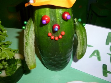 Жители с. Березовка представили не только блюда из огурца, но и поделки!